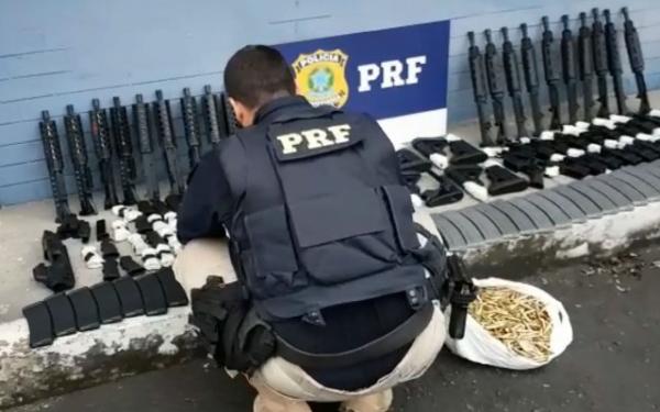 PRF apreende 20 fuzis na Baixada Fluminense