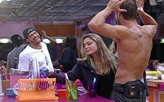 Renata é alvo: 'Estou sofrendo bullying'