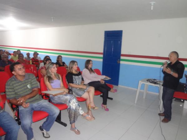 Lan&ccedil;amento de livro(Imagem:FlorianoNews)