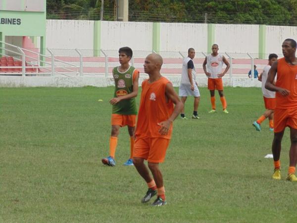 Atacante est&aacute; em pr&eacute;-temporada com o Le&atilde;o para a disputa do Campeonato Piauiense.(Imagem:Cai&ccedil;ara EC)