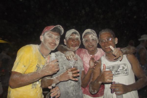 Bloco Os Papeleiros abre carnaval de Bar&atilde;o de Graja&uacute;.(Imagem:FlorianoNews)