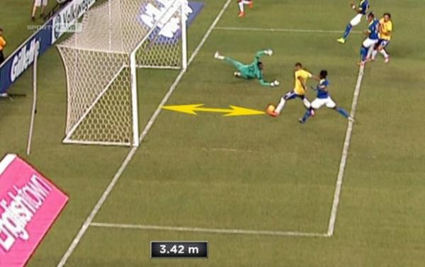 No detalhe: Neymar perde gol sozinho diante do Equador.(Imagem:Reprodu&ccedil;&atilde;o / SporTV)