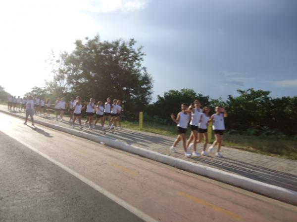Escola Pequeno Pr&iacute;ncipe realiza caminhada pelo meio ambiente em Floriano.(Imagem:FlorianoNews)