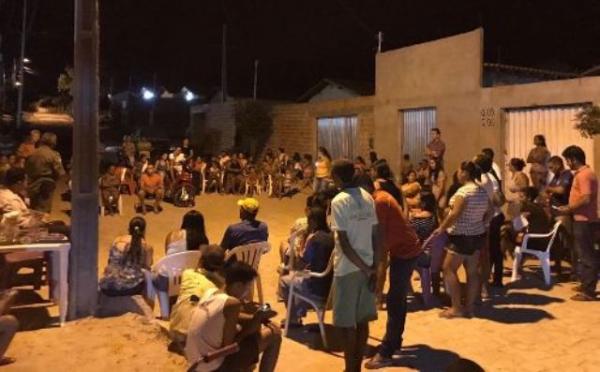 Pol&iacute;cia, Conselho de Seguran&ccedil;a e Poder Legislativo participam de reuni&atilde;o no Residencial Bela Vista.(Imagem:Reprodu&ccedil;&atilde;o)