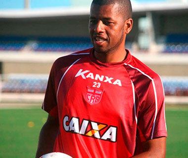 Ex-CRB, zagueiro é anunciado como reforço do River para 2019