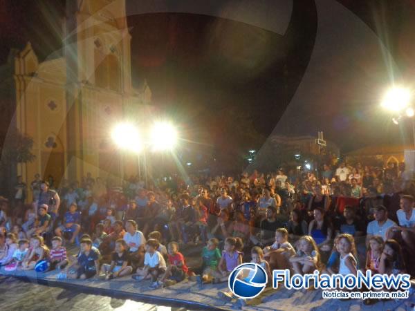 Projeto Palco Girat&oacute;rio apresentou espet&aacute;culo 