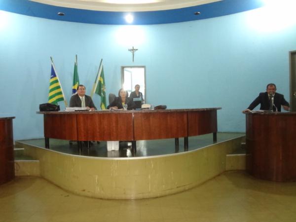 Sess&atilde;o ordin&aacute;ria aprova 18 projetos na C&acirc;mara Municipal de Floriano.(Imagem:FlorianoNews)