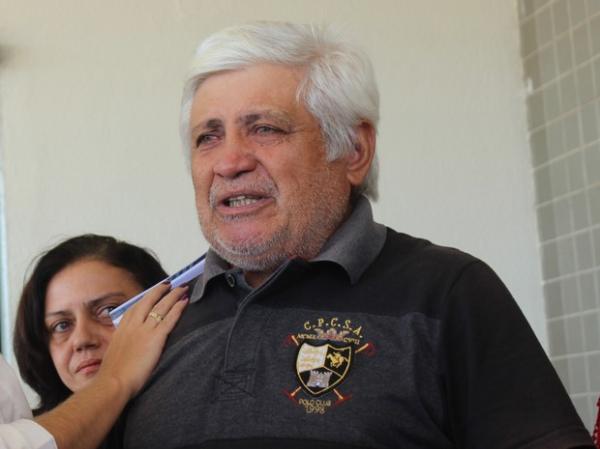 Pai de J&uacute;nior Ara&uacute;jo e Bruno Queiroz quer puni&ccedil;&atilde;o ao condutor que provocou colis&atilde;o.(Imagem: Beto Marques/G1)