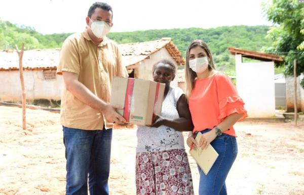 Núcleo Multiprofissional de Saúde realiza entrega de cestas na comunidade Miroró.(Imagem:Secom)