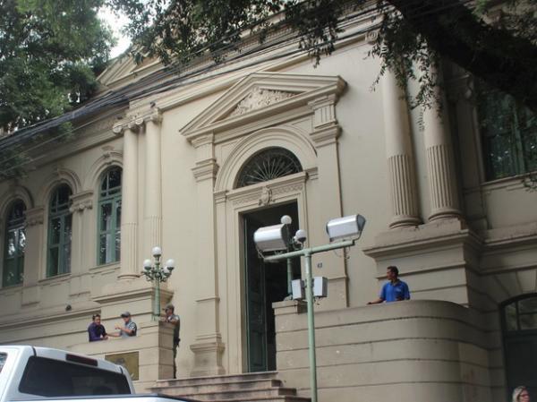 Prefeitura convoca 26 classificados para professor substituto em Teresina