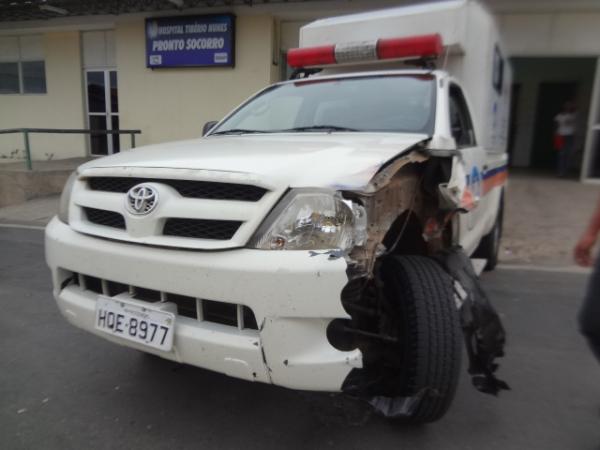Moto colide com ambul&acirc;ncia de Pastos Bons (MA).(Imagem:FlorianoNews)