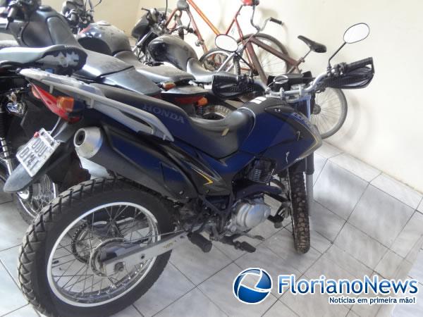 Trabalho conjunto entre pol&iacute;cias resulta na recupera&ccedil;&atilde;o de tr&ecirc;s motos.(Imagem:FlorianoNews)