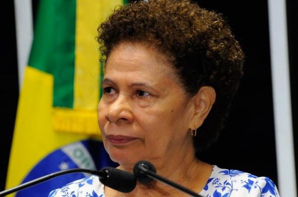 Senadora chora após decisão judicial que mantém vídeo em que é chamada de "semianalfabeta"