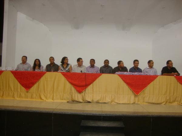 Formatura dos alunos da Rede Municipal - Mesa de Honra(Imagem:reda&ccedil;ao)