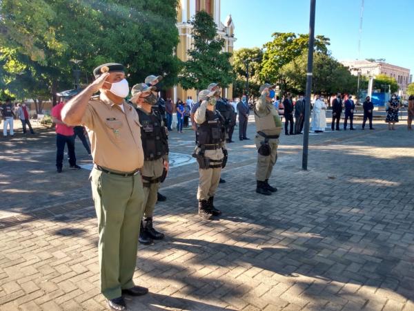 Solenidade de Hasteamento das bandeiras marca comemora&ccedil;&atilde;o ao anivers&aacute;rio de Floriano.(Imagem:FlorianoNews)