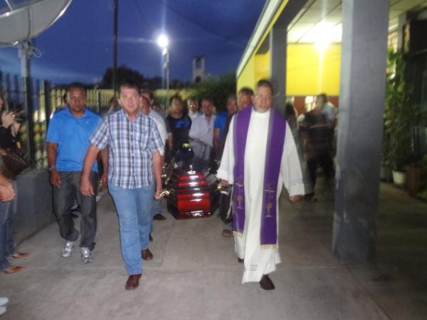 Florianenses prestaram &uacute;ltima homenagem ao Frei Ant&ocirc;nio Curcio.(Imagem:FlorianoNews)