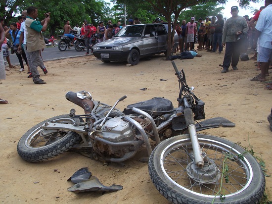Colisão entre moto e Van deixa um morto e outro ferido em Guadalupe