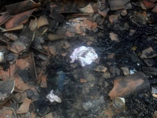 Imagem mostra como ficou o quarto ap&oacute;s o inc&ecirc;ndio.(Imagem:L&eacute;o Santos)