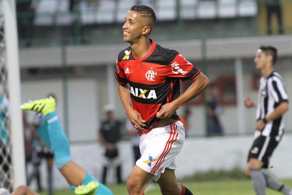 Jorge, Garoto do Ninho, ap&oacute;s marcar em cl&aacute;ssico contra o Botafogo.(Imagem:Gilvan de Souza/Flamengo)