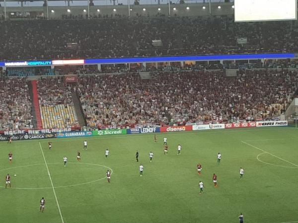 Organiza&ccedil;&atilde;o do Flamengo no ataque no primeiro tempo: 4-2-4, com Vitinho, Gabriel, Pedro e Michael alinhados na frente.(Imagem:Felipe Schmidt)