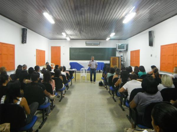 Prof. Nelson J&uacute;nior assume Secretaria de Educa&ccedil;&atilde;o e realiza primeira reuni&atilde;o.(Imagem:FlorianoNews)
