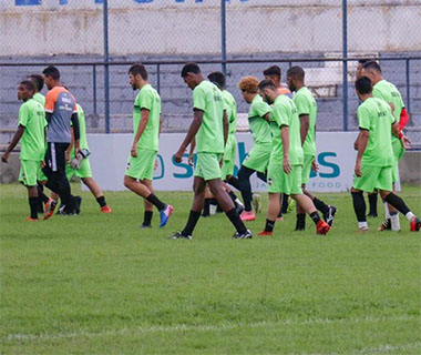 Chuva alaga campo do River e faz time mudar local de treino