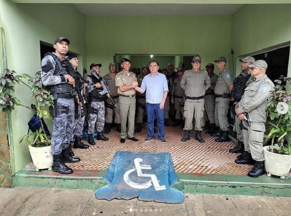 Prefeito Ant&ocirc;nio Reis em visita ao 3&ordm; BPM.(Imagem:Reprodu&ccedil;&atilde;o/Instagram)