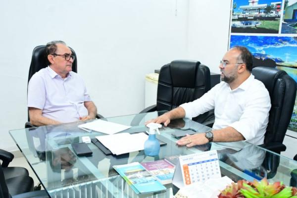 Prefeito Ant&ocirc;nio Reis e vice-prefeito Joab Curvina.(Imagem:Secom)