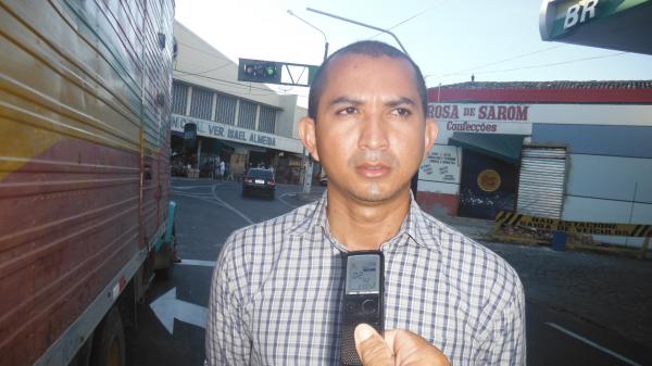 SUTRAN pro&iacute;be estacionamento em trecho Rua Gabriel Zarur.(Imagem:FlorianoNews)