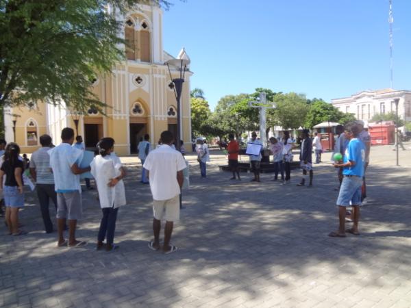 Caminhada lembra o Dia Internacional de Combate &agrave;s Drogas em Floriano.(Imagem:FlorianoNews)