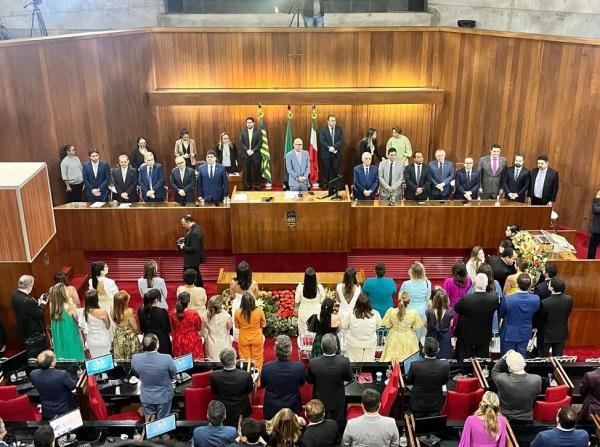Deputados estaduais tomam posse e elegem Franzé Silva para a presidência da Alepi