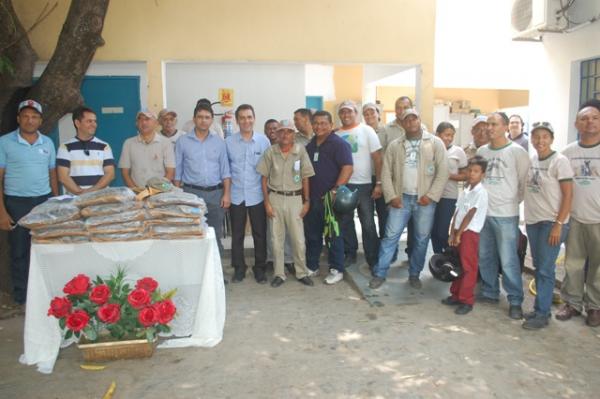 Agentes de endemias ganham fardamento