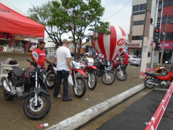 Cajueiro Motos realiza Pit Stop na Pra&ccedil;a Dr. Sebasti&atilde;o Martins.(Imagem:FlorianoNews)