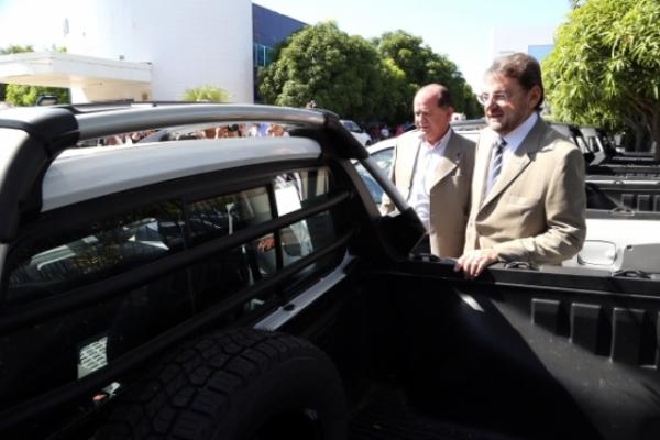 Governador entrega ve&iacute;culos utilit&aacute;rios a 11 regionais de sa&uacute;de do Piau&iacute;.(Imagem:Thiago Amaral)