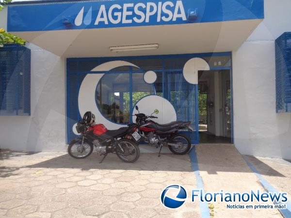 Vazamento em adutora deixa bairros de Floriano sem &aacute;gua.(Imagem:FlorianoNews)