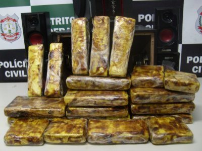 Polícia deflagra operação contra o tráfico de drogas e prende 12 pessoas