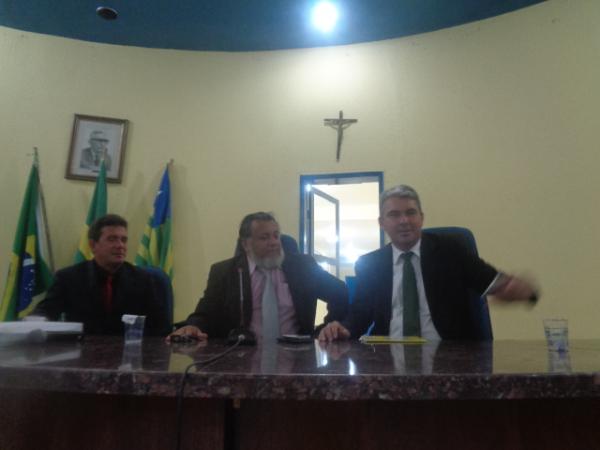 Sess&atilde;o da C&acirc;mara de Floriano &eacute; cancelada por falta de qu&oacute;rum.(Imagem:FlorianoNews)