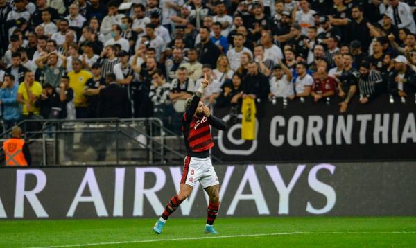 Libertadores: Fla bate Corinthians com gols de Arrascaeta e Gabriel