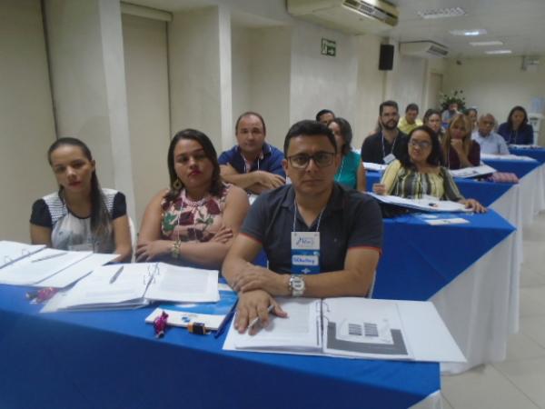 Floriano sedia capacita&ccedil;&atilde;o do Programa Sebrae Mais.(Imagem:FlorianoNews)