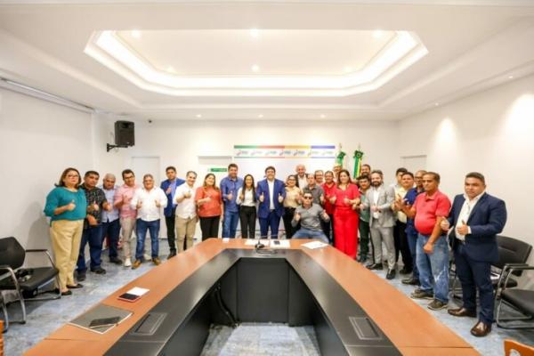 Governador recebe lideran&ccedil;as de Altos e Miguel Alves para estabelecer a&ccedil;&otilde;es priorit&aacute;rias em cada munic&iacute;pio(Imagem: Jorge Bastos)