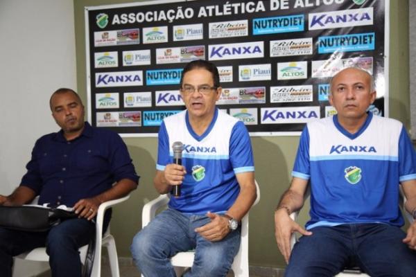 Em coletiva, Diá anuncia acerto com goleiro Alex Alves, ex-Santa Cruz
