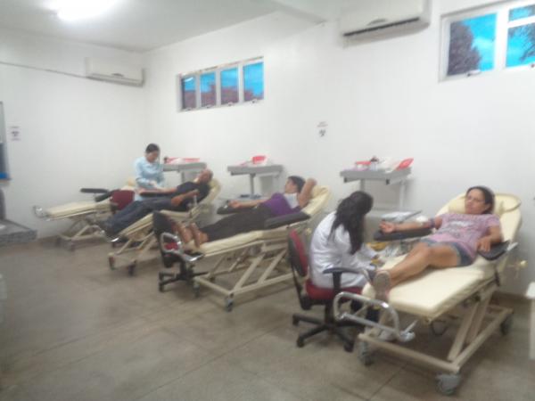 Estudantes do CEEP realizam doa&ccedil;&atilde;o de sangue no Hemocentro.(Imagem:FlorianoNews)