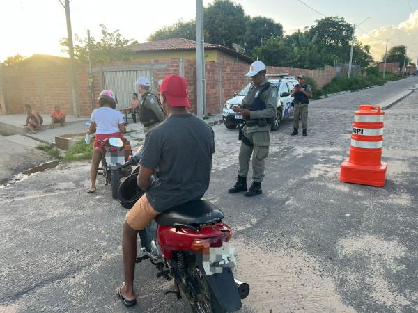  Blitz operacional refor&ccedil;a seguran&ccedil;a e combate infra&ccedil;&otilde;es em Floriano.(Imagem:Divulga&ccedil;&atilde;o/PM)