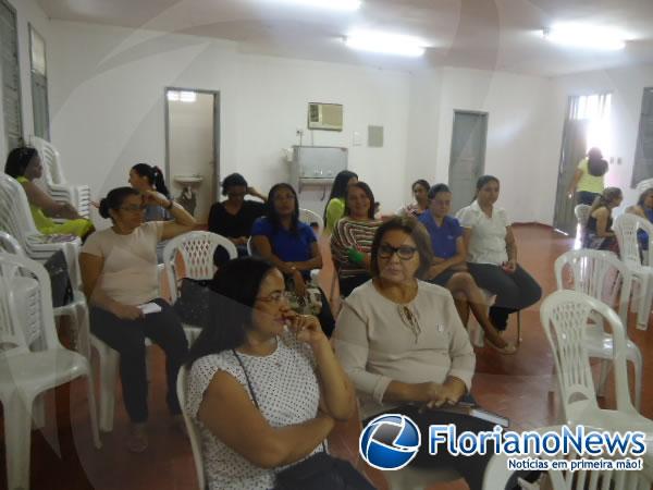 Ger&ecirc;ncia Regional de Educa&ccedil;&atilde;o realiza reuni&atilde;o com servidores.(Imagem:FlorianoNews)