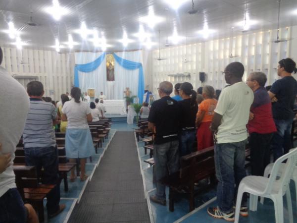 Fieis participam de abertura dos festejos de Nossa Senhora das Gra&ccedil;as em Floriano. (Imagem:FlorianoNews)