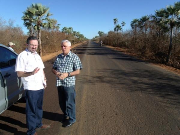 Estrada entre Campo Maior a Cabeceiras j&aacute; est&aacute; com 18 km de pavimenta&ccedil;&atilde;o conclu&iacute;da?.(Imagem:Assessoria de Comunica&ccedil;&atilde;o)