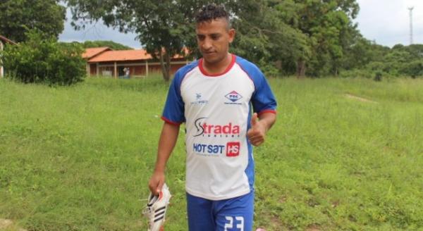 Afastado há um mês, Edson Di não crê em retorno ao Piauí: "Não atendem"