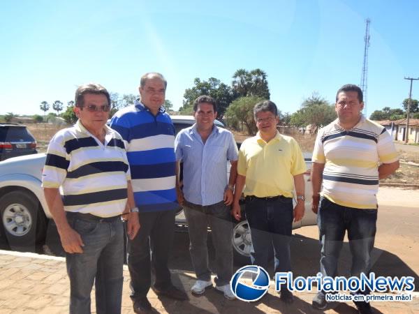 Avelino Neiva e Gustavo Neiva visitaram ruas que receber&atilde;o pavimenta&ccedil;&atilde;o asf&aacute;ltica em Floriano.(Imagem:FlorianoNews)