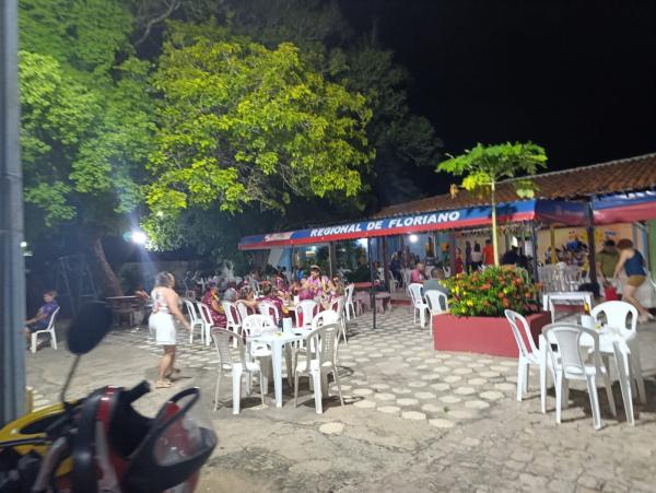 2&ordf; Pr&eacute;via de carnaval do SINTE Floriano agita Clube dos Professores(Imagem:Floriano News)