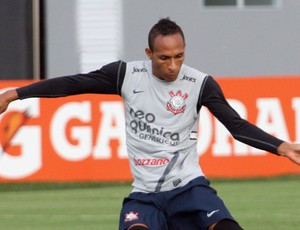 Liedson perto de renovar com o Corinthians